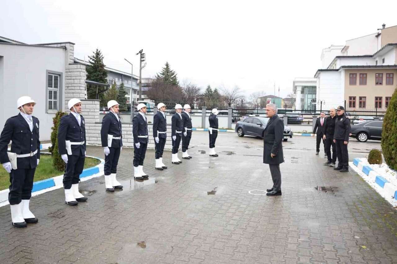DÜZCE (İHA) – Düzce Valisi Mehmet Makas, Düzce İl Emniyet