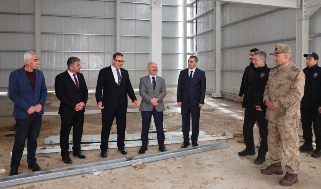 Adıyaman Valisi Osman Varol, Samsat ilçesinde incelemelerde bulundu. Samsat Kaymakamlığı