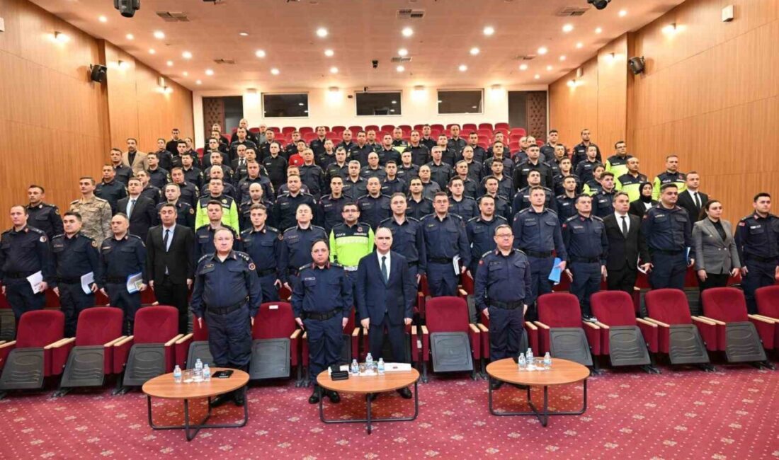 Manisa’da İl Jandarma Komutanlığı’nın 2025 yılı değerlendirme toplantısında konuşan Vali