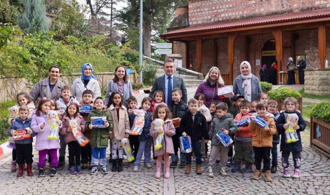 Bilecik Valisi Faik Oktay Sözer, Şeyh Edebali Türbesi’nde anaokulu öğrencileriyle