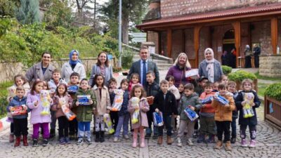 Bilecik Valisi Faik Oktay Sözer, Şeyh Edebali Türbesi’nde anaokulu öğrencileriyle