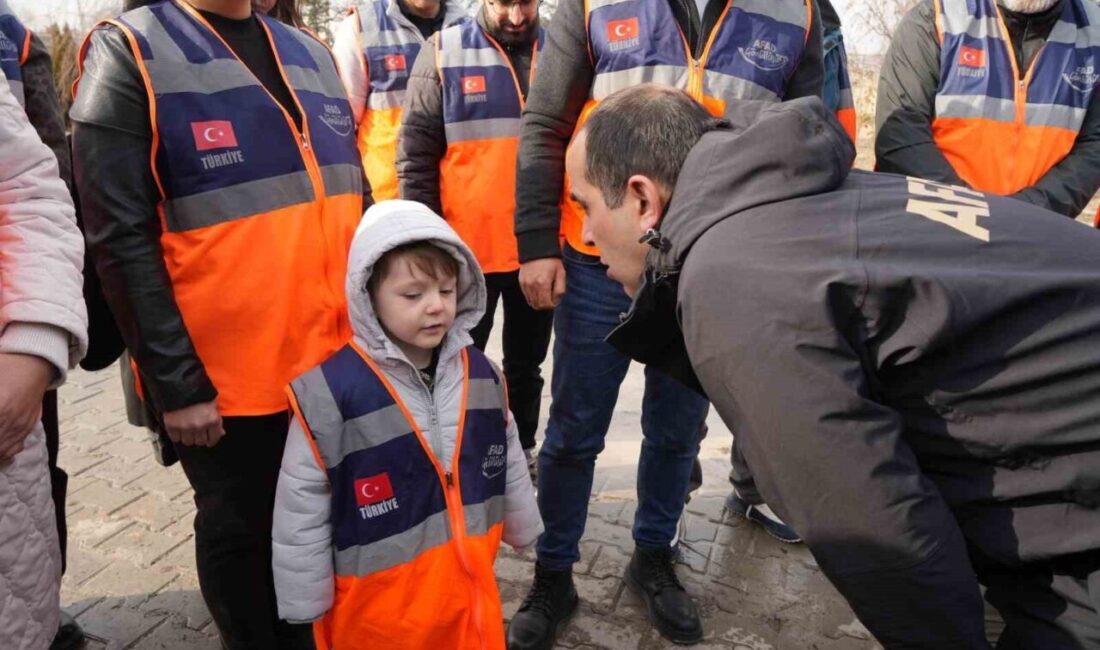 Kahramanmaraş merkezli 6 Şubat depremlerinin yıl dönümünde Iğdır AFAD önündeki