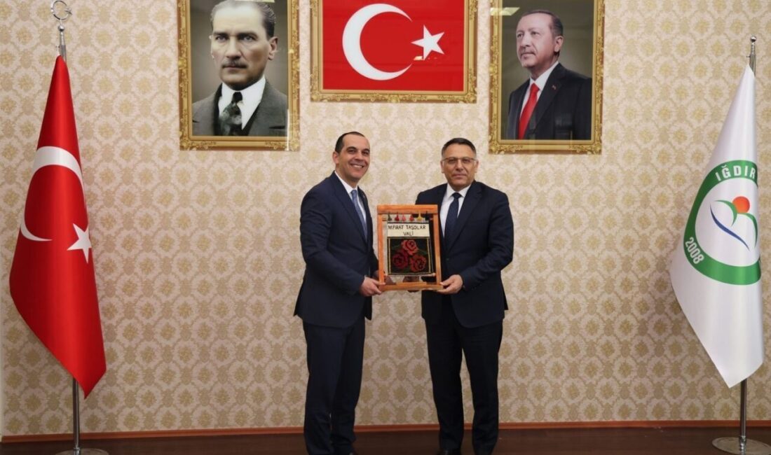 Iğdır Valisi Mustafa Fırat Taşolar, Iğdır Üniversitesi Rektörü Prof. Dr.