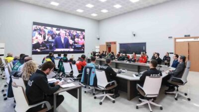 Samsun Valisi Orhan Tavlı, deprem şehitlerini rahmetle anarak, afet sürecinde