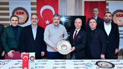 Eskişehir Valisi Dr. Erdinç Yılmaz, Dost Dernekler Federasyonu yönetimiyle bir