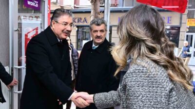 Eskişehir Valisi Dr. Erdinç Yılmaz, esnaf ve vatandaşları ziyaret etmeye