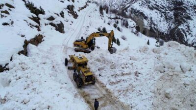 Van’ın Çatak ilçesinde 13 gün önce düşen çığ nedeniyle ulaşıma