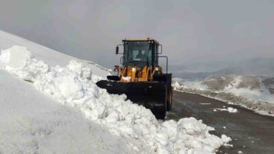 Van’da etkili olan kar yağışı ve tipi nedeniyle kapanan 67