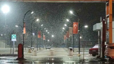 Van’da, iki haftalık aranın ardından kar yağışı yeniden etkisini göstermeye