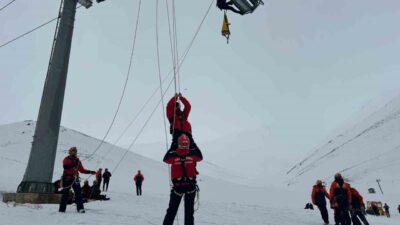 Van Afet ve Acil Durum Müdürlüğü (AFAD) koordinasyonunda, Gevaş ilçesindeki