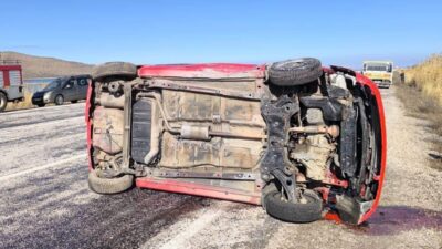 Van’ın Gevaş ilçesinde otomobilin takla atması sonucu meydana gelen trafik