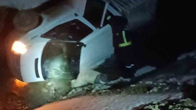 Van’ın Gürpınar ilçesinde kamyonetin kaza yapması sonucu 3 kişi yaralandı.