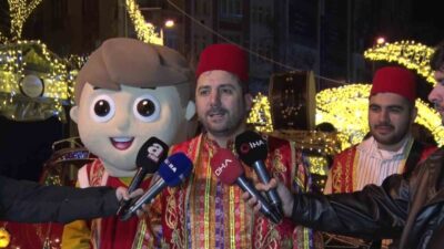 Ramazan ayının gelmesiyle birlikte davulcular, vatandaşları sahura kaldırmaya başladı. Esenler