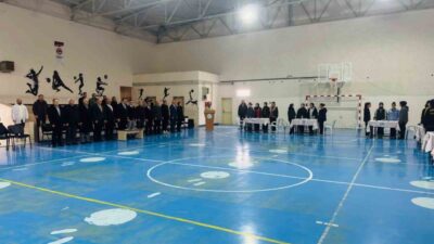 Samsun’un Vezirköprü ilçesinde liseler arası bilgi yarışması düzenlendi. “Korkma, Gençliğin