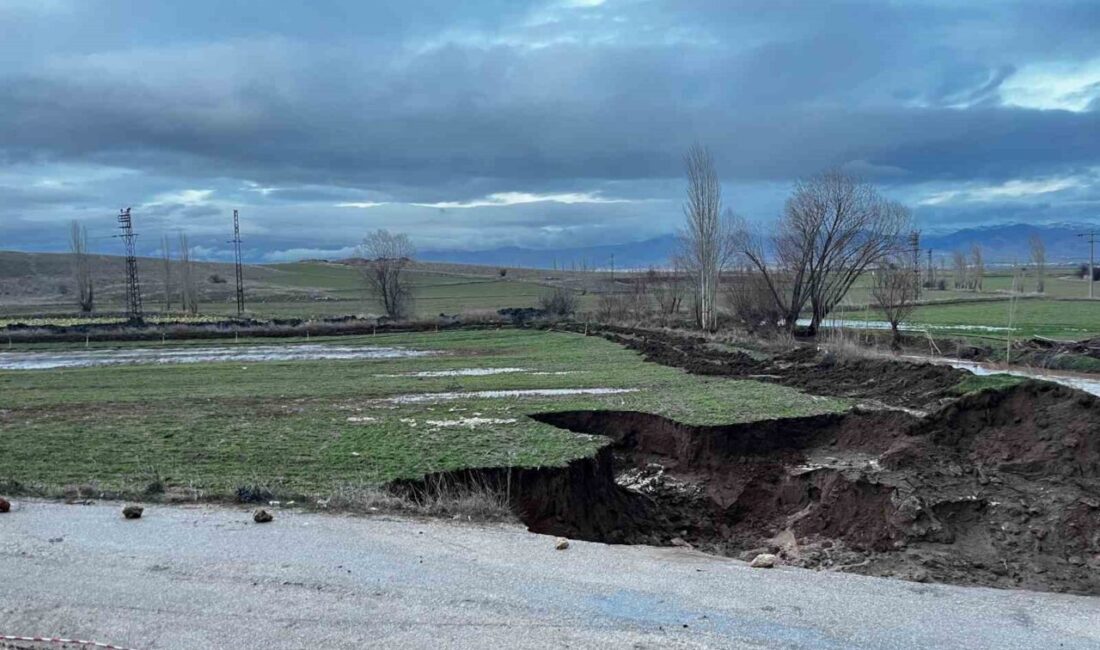 Afyonkarahisar’ın Sandıklı ilçesinde yaşanan aşırı yağışlar sonrası köyü birbirine bağlayan