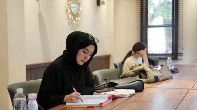 DÜZCE (İHA) – Düzce’de 23 Nisan Parkı’nda açılan Yahya Kemal