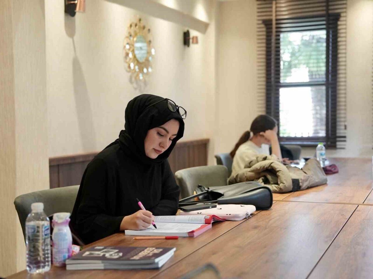 DÜZCE (İHA) – Düzce’de 23 Nisan Parkı’nda açılan Yahya Kemal