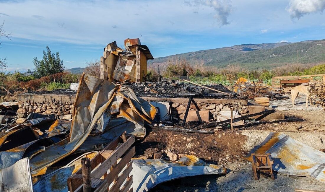 Hatay’da yaşadığı ahşap ev alevlere teslim olan emekli polis memuru