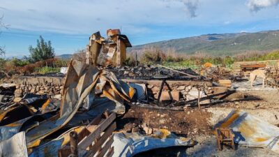 Hatay’da yaşadığı ahşap ev alevlere teslim olan emekli polis memuru