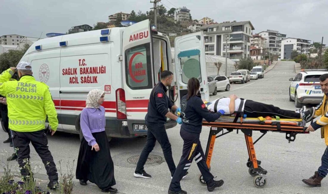 Antalya’nın Gazipaşa ilçesinde motosiklet ile otomobilin çarpışması sonucu meydana gelen