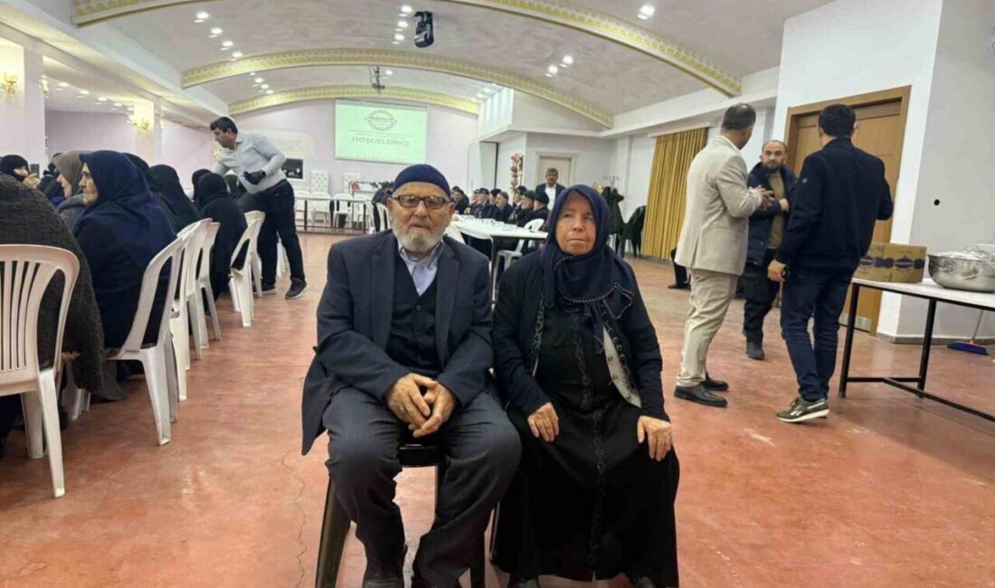 Büyükçekmece’de düzenlenen programda, 50 yıl ve üzeri evli çiftler bir