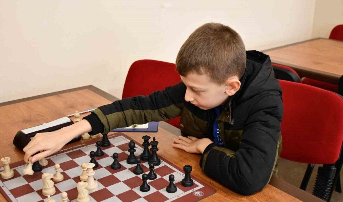 Afyonkarahisar Gençlik ve Spor İl Müdürlüğü koordinesinde düzenlenen ’Yarıyıl Satranç