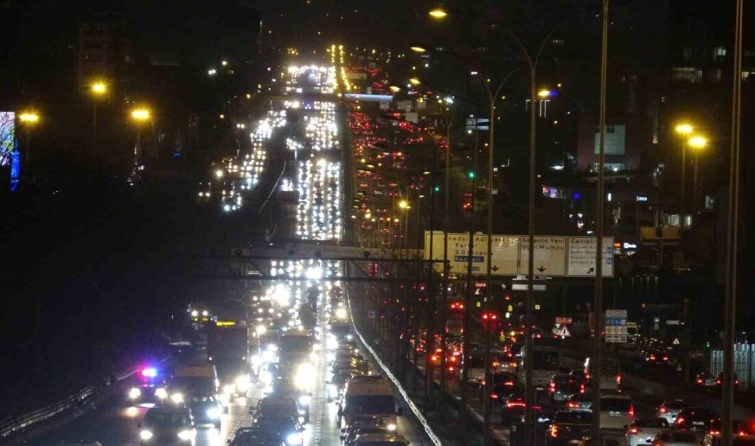 İstanbul’da okulların açılmasıyla birlikte sabahın erken saatlerinden itibaren D-100 Karayolu