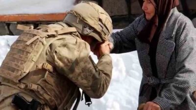 Bolu’nun Kıbrıscık ilçesinde yaşayan 76 yaşındaki Gülnaz Tarhan, kendi elleriyle