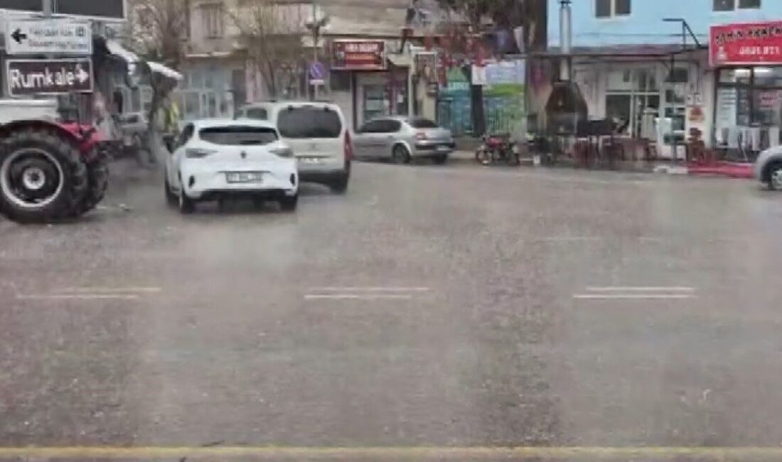 Gaziantep’in Yavuzeli ilçesinde etkili olan sağanak sonrası cadde ve sokaklarda