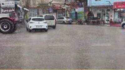 Gaziantep’in Yavuzeli ilçesinde etkili olan sağanak sonrası cadde ve sokaklarda