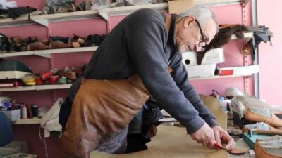 Adıyaman’ın Besni ilçesinde 43 yıldır yemeni ustalığını sürdüren Hakan Özçetinkaya,