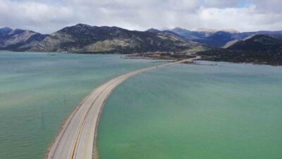 Yeni Antalya-Konya karayolunun Eynif Ovası bölümünde su seviyesinin çekilmeye başladığı