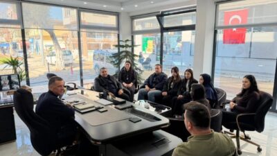 Yenipazar Kent Konseyi Gençlik Meclisi üyeleri, İlçe Kaymakamı Murat Karataş