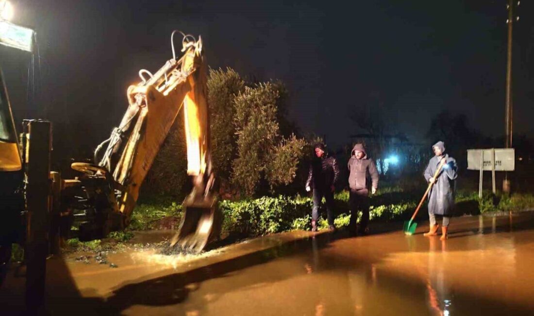 Aydın’ın Yenipazar ilçesinde sağanak yağış etkili oldu, bazı yollarda su