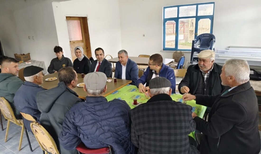 Bilecik’in Yenipazar ilçesinde Kaymakam Mehmet Salih Uçar, beraberindeki yetkililerle Esenköy