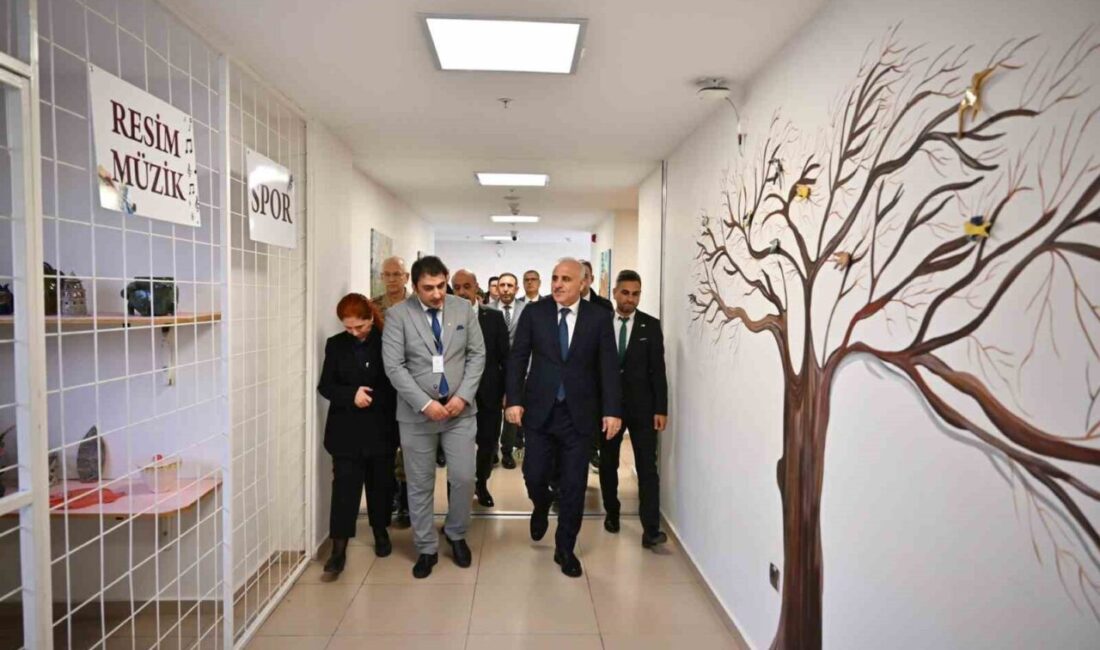 Diyarbakır Valisi Murat Zorluoğlu, Yeşilay Rehabilitasyon Merkezi’ni ziyaret ederek bağımlılıkla