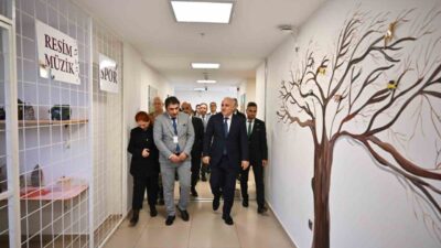 Diyarbakır Valisi Murat Zorluoğlu, Yeşilay Rehabilitasyon Merkezi’ni ziyaret ederek bağımlılıkla