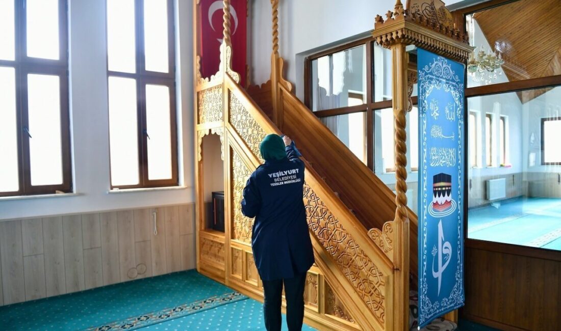 Yeşilyurt Belediyesi Temizlik Hizmetleri Müdürlüğü ekipleri, mübarek Ramazan ayının ilçe