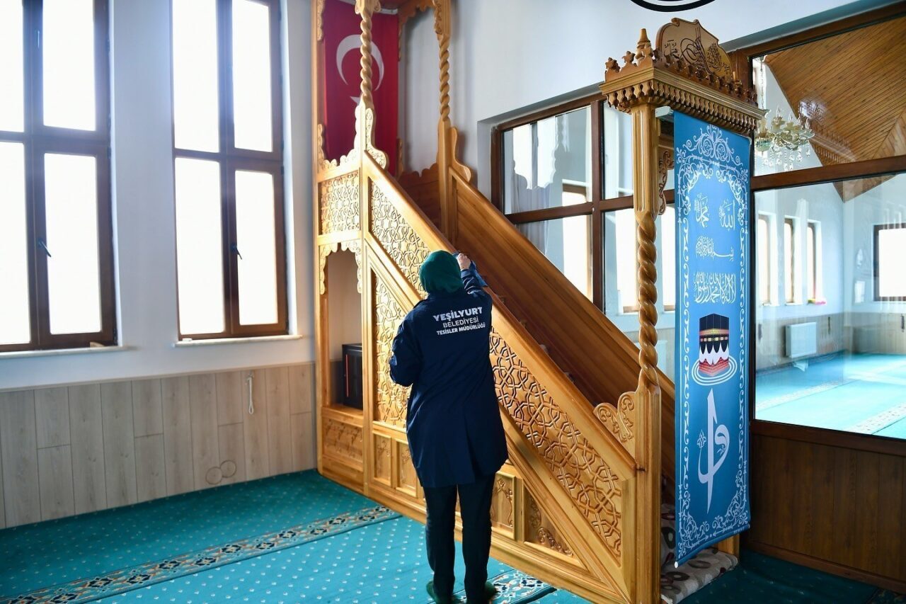 Yeşilyurt Belediyesi Temizlik Hizmetleri Müdürlüğü ekipleri, mübarek Ramazan ayının ilçe