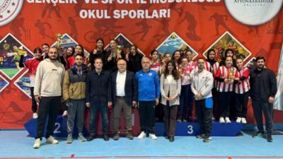 Afyonkarahisar’da Okul Sporları faaliyet programında yer alan Yıldız Kızlar Dart