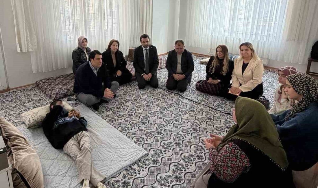 Şehitkamil Belediye Başkanı Umut Yılmaz, vatandaşlarla birebir temasını sürdürüyor. İlçenin