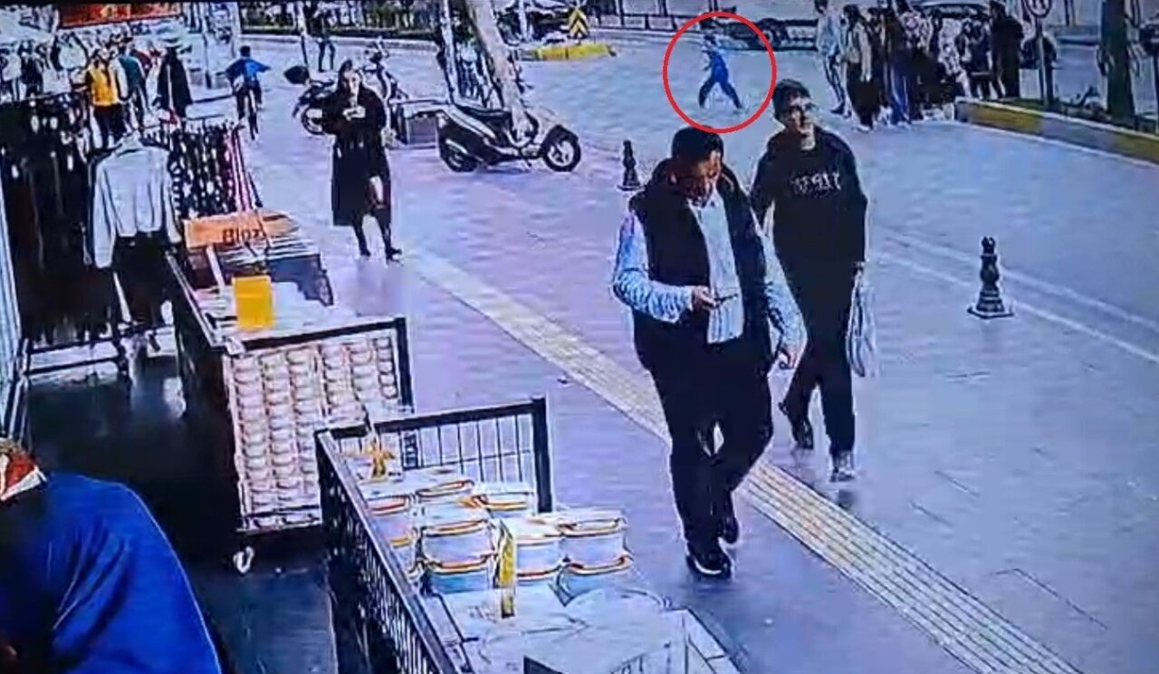 Antalya’da yaya geçidinden yolun karşısına geçmeye çalışan 7 yaşındaki ilkokul