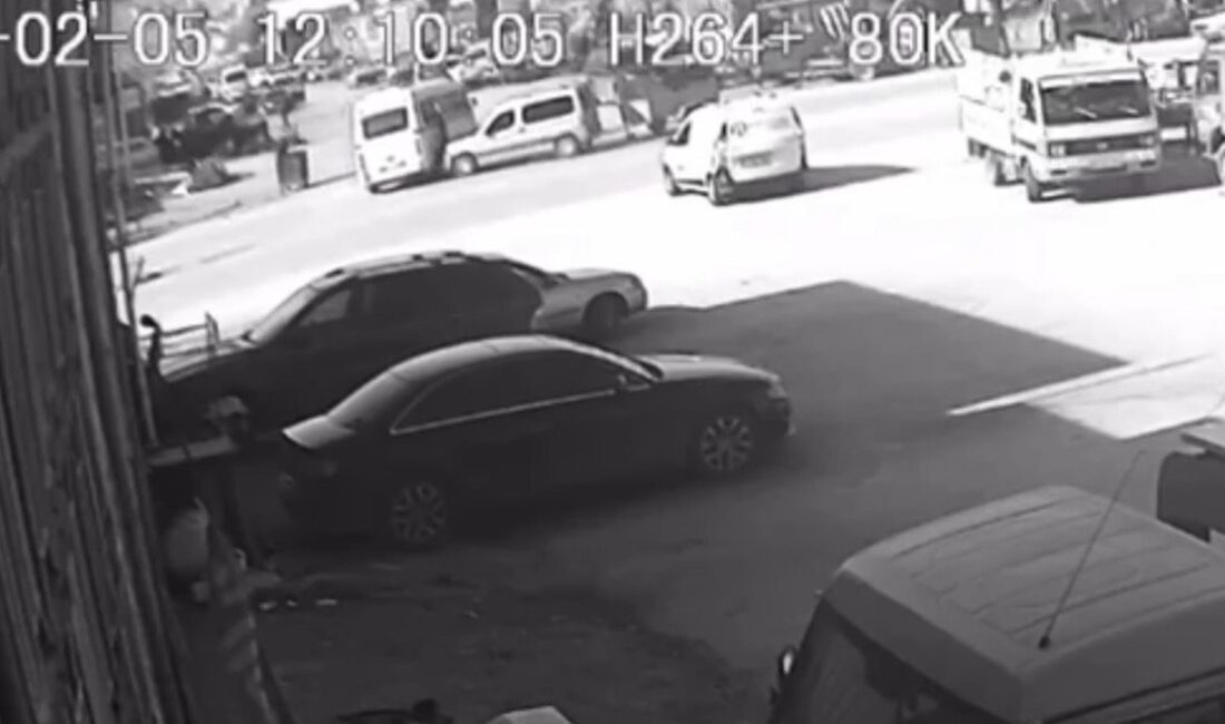 Karaman’da yolcu minibüsü ile hafif ticari aracın karıştığı kazada yaralanan