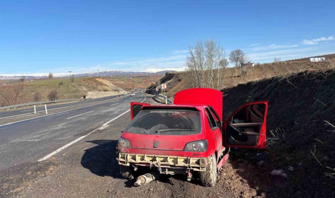 Adıyaman’ın Gölbaşı ilçesinde çukurdan dolayı kontrolden çıkan otomobilin şarampole yuvarlanması