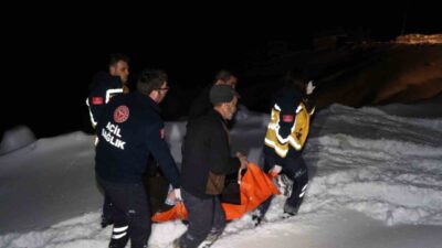 Erzurum’un Oltu ilçesinde yolların kapalı ve elektriklerin kesik olması nedeniyle