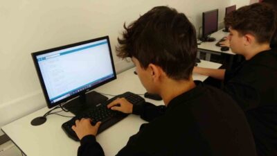 Yozgat Çözüm Koleji’nde verilen kodlama, yazılım eğitimleri sayesinde gençler günümüz