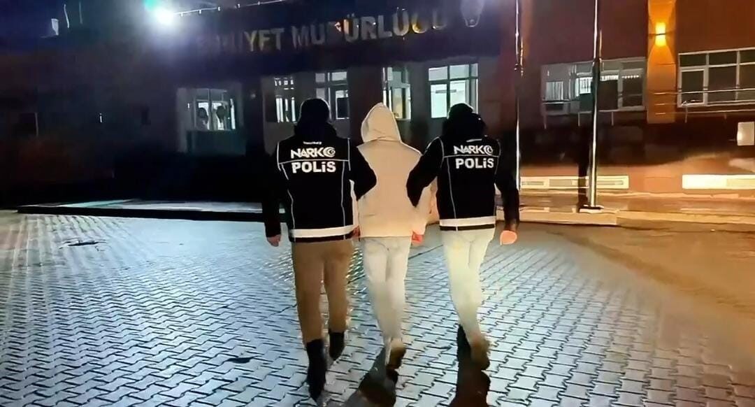 Yozgat’ta düzenlenen operasyonda 221 sentetik ecza ele geçirildi. Yozgat Emniyet