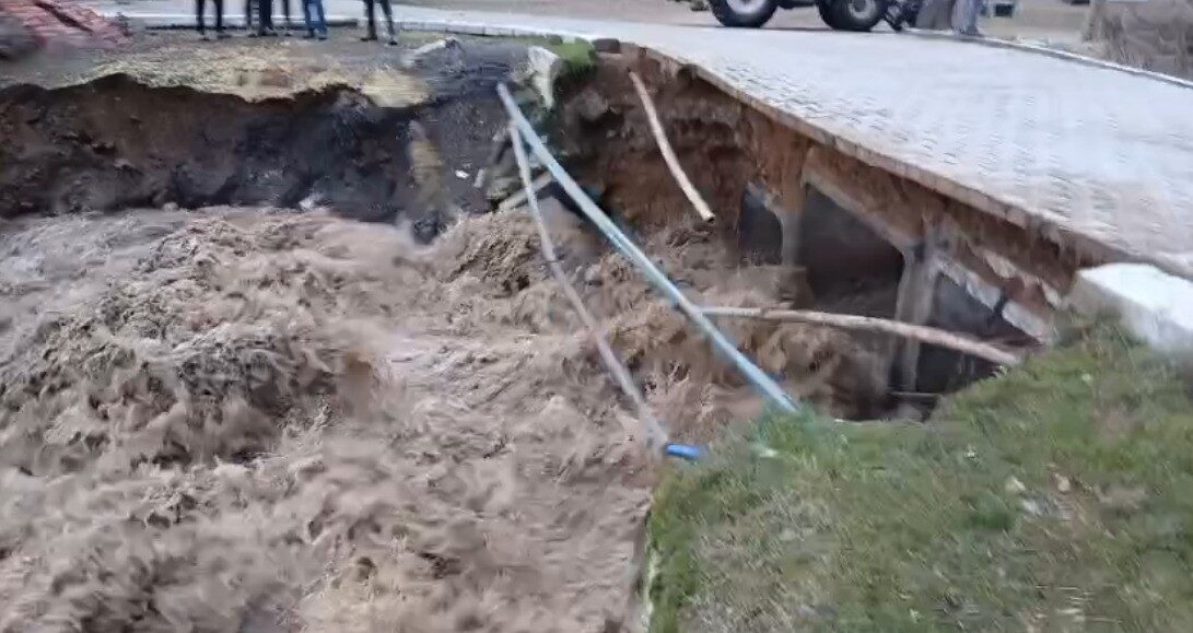 Yozgat’ın Saraykent ilçesinde aşırı yağış sele neden oldu. Yozgat genelinde
