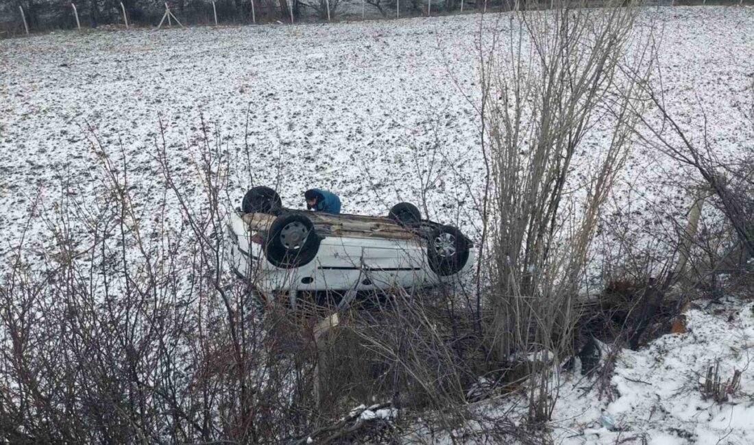 Yozgat’ın Saraykent ilçesinde sürücüsünün direksiyon hakimiyetini kaybetti otomobil takla attı.
