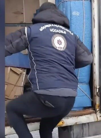 Yozgat Emniyet Müdürlüğü’nün yaptığı operasyonda gözaltına alınan göçmen kaçakçılığı şüphelisi